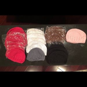 ⭐️ 19 Crocheted, elastic band, beanies/hats
